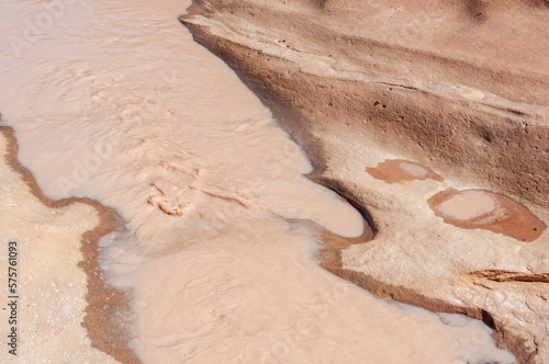 Fotografia Abstract patterns in a desert runoff stream