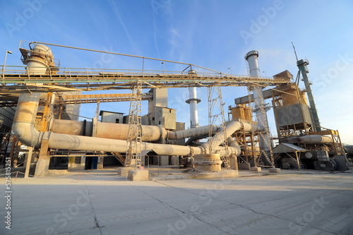 Tablou pe pânză A factory producing natural magnesite ore, sintered magnesite, basic refractory bricks and mortar