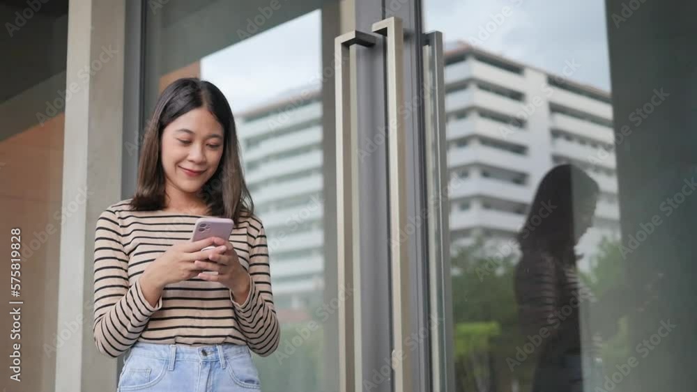 woman chatting with friends in social networks Surf the Internet to find interesting places in the city. woman chatting with friends in social networks Surf the Internet to find interesting places in the city.