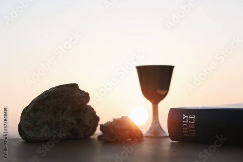 Quadro su tela Holy Communion last supper bread and wine and bible book symbolizing the holy bl