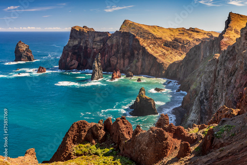 View from Ponta do Rosto on the Ponta de Sao Lourenco peninsular, a popular lookout offering views of the jagged coastline and offshore rock formations at the eastern tip of Madeira Fototapet