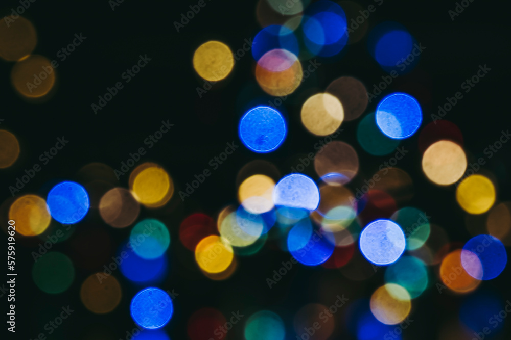 Ronds de lumières halos coloré et fond noir - Bokeh avec des lumières de fête Ronds de lumières halos coloré et fond noir - Bokeh avec des lumières de fête