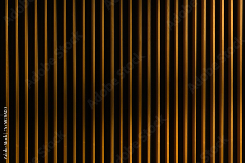 日が当たり影を作った縦縞模様