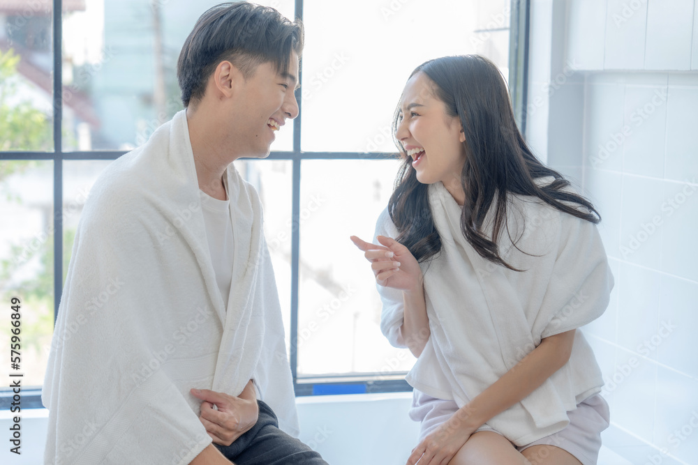 Morning of happy young Asian couple in bathroom.