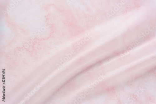 ピンクのマーブルとオーガンジーの背景 © kasa
