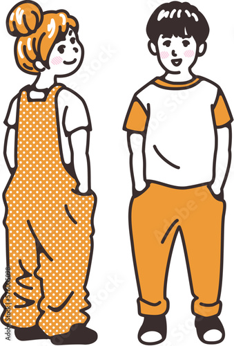 ラフな私服姿の子供がポケットに手を差し込んでいる　小学生