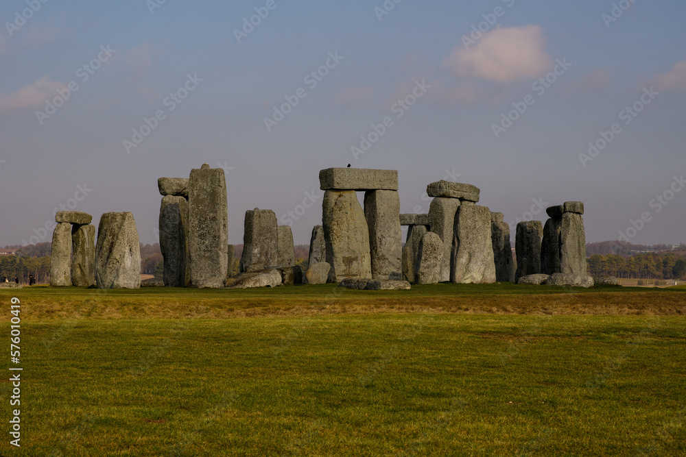 Fototapeta premium Stonehenge with Blue Sky UK