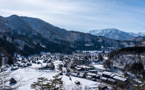 Village de Shirakawa-go, dans la préfecture de Gifu. Le village historique est inscrit au patrimoine mondial de l'humanité