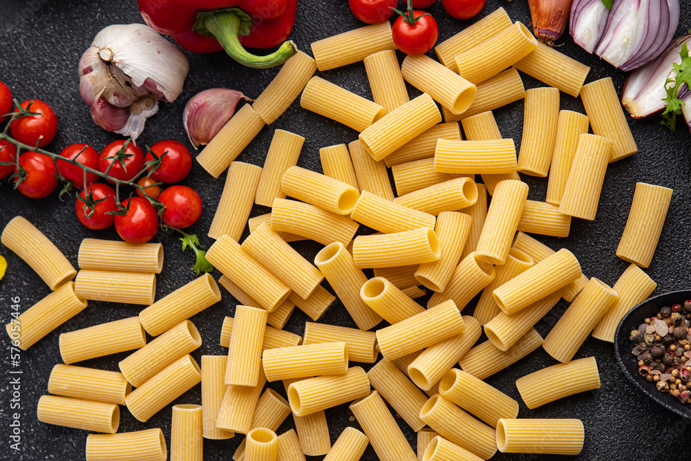 Ταπετσαρία raw pasta rigatoni ingredients meal food snack on the table copy space food back