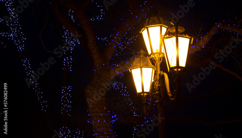 street lamp in the night (ID: 576082499)