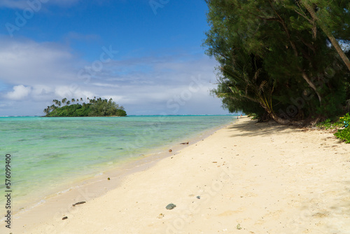 Fototapeta Naklejka Na Ścianę i Meble -  Tropical beach, Cook Islands, Rarotonga