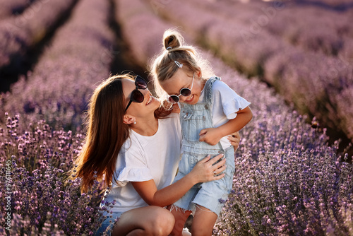Fotografia Happy family in purple lavender field