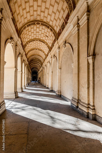 LE cloître du Palais Saint-Pierre à Lyon © Gerald Villena