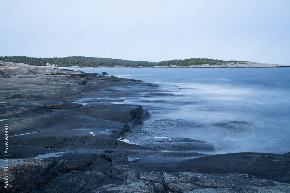 Obraz premium The rocky coast of Norway in Ytre Hvaler National Park