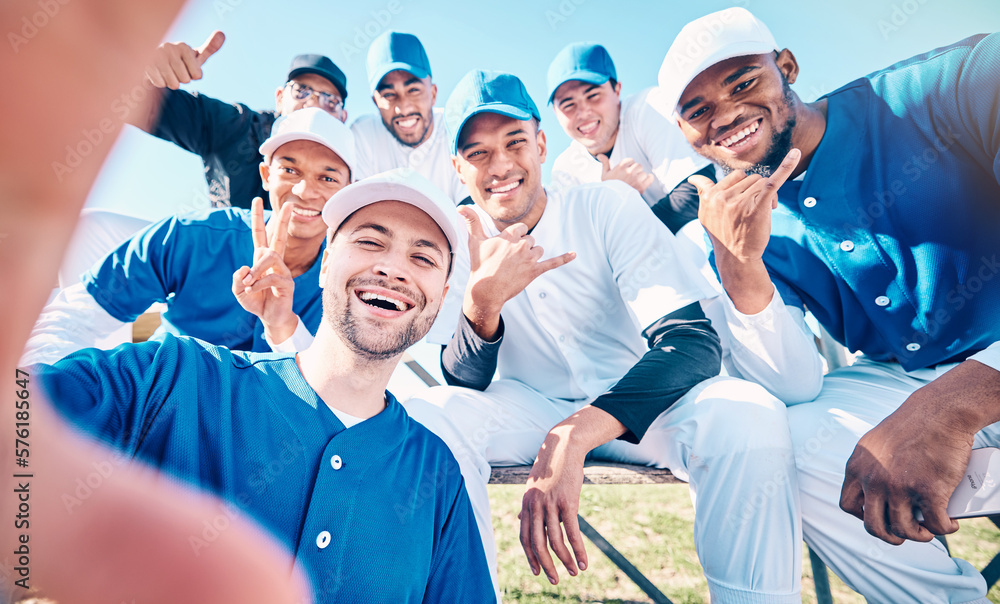 Obraz premium Sports, baseball and selfie with men on field for training, social media and competition match. Confident, happy and smile with group of athlete and picture in park for relax, practice and friends