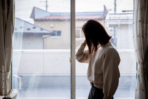 俯く女性 look down Free Download 俯く女性 look down - GFXLoad