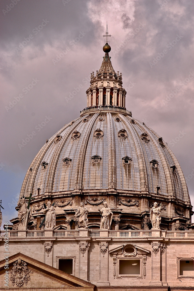 dome of saint peter basilica city