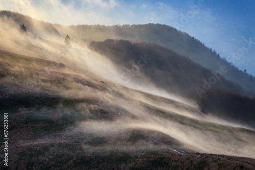 Fototapeta Naklejka Na Ścianę i Meble -  mountains in the fog