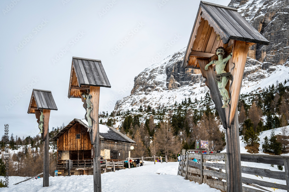 Fototapeta premium Alta Val Badia in winter. The village of La Val surrounded by the Dolomites. 