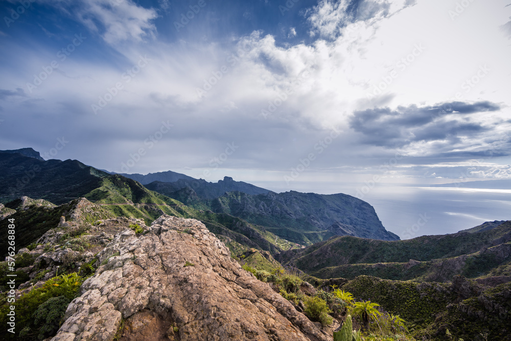 Teno-Gebirge mit La Gomera im Hintergrund, El Palmar, Masca, Teneriffa