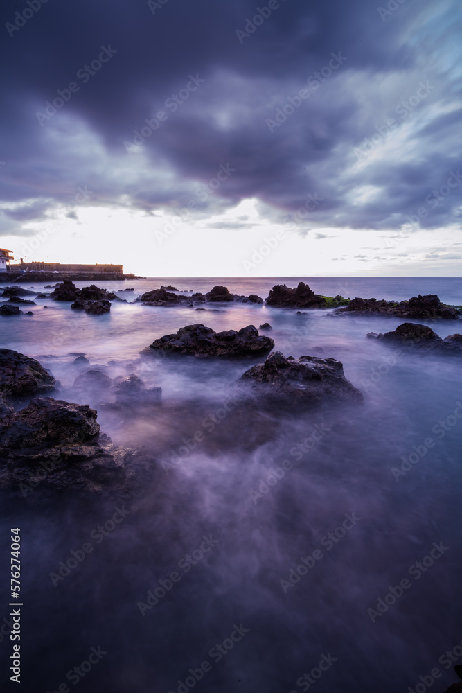 Obraz premium Abenddämmerung an der Playa de San Telmo, Puerto de la Cruz, Teneriffa