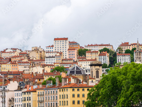 Quartier bucolique de La Croix Rousse vue depuis les Quais - Lyon photo
