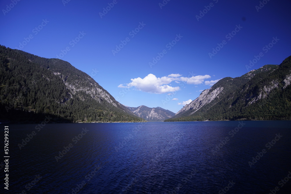 See mit Bergpanorama See mit Bergpanorama