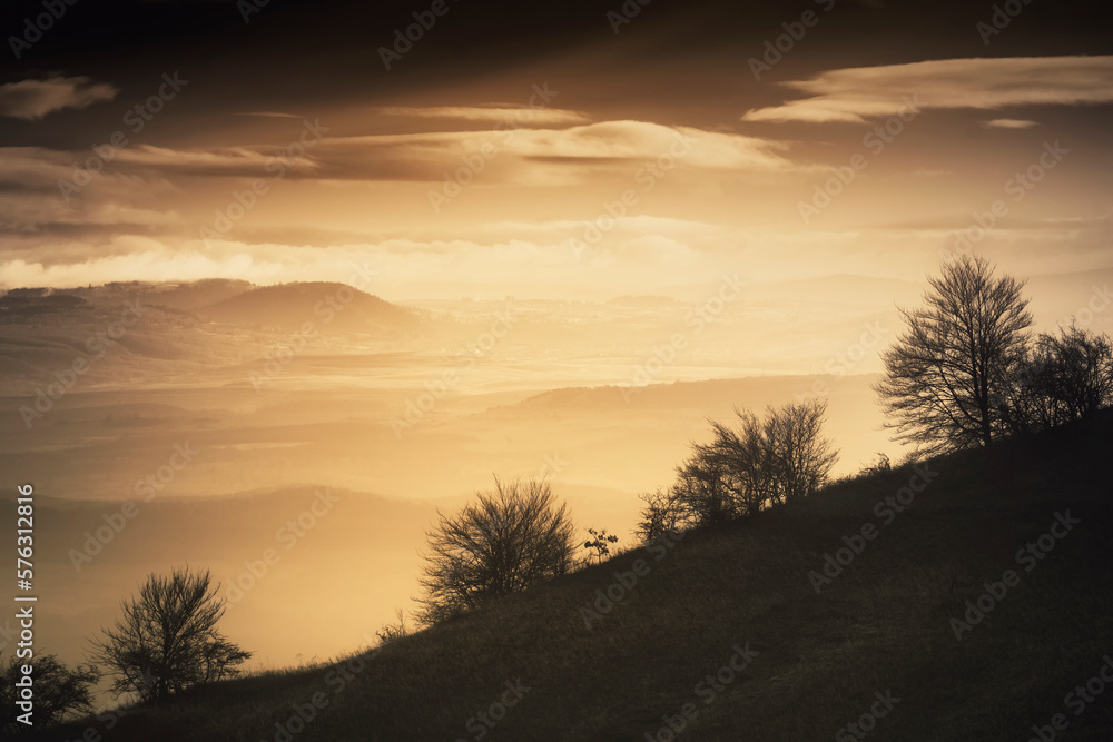 Fototapeta premium sunset over the mountains and trees