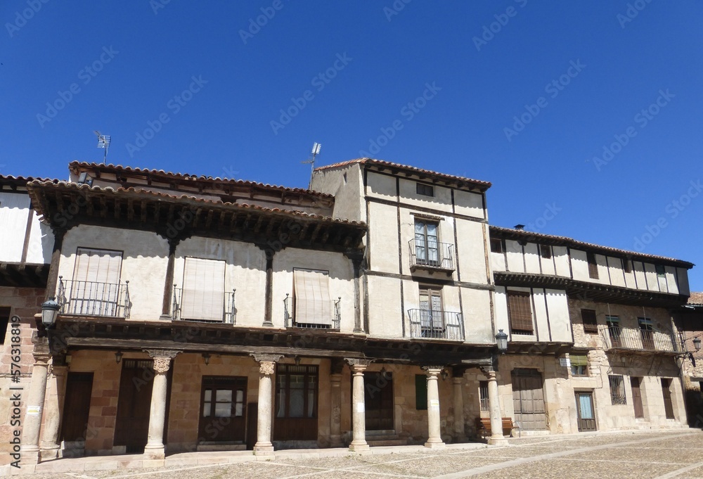 TÍPICAS CASAS ANTIGUAS EN ATIENZA, GUADALAJARA TÍPICAS CASAS ANTIGUAS EN ATIENZA, GUADALAJARA