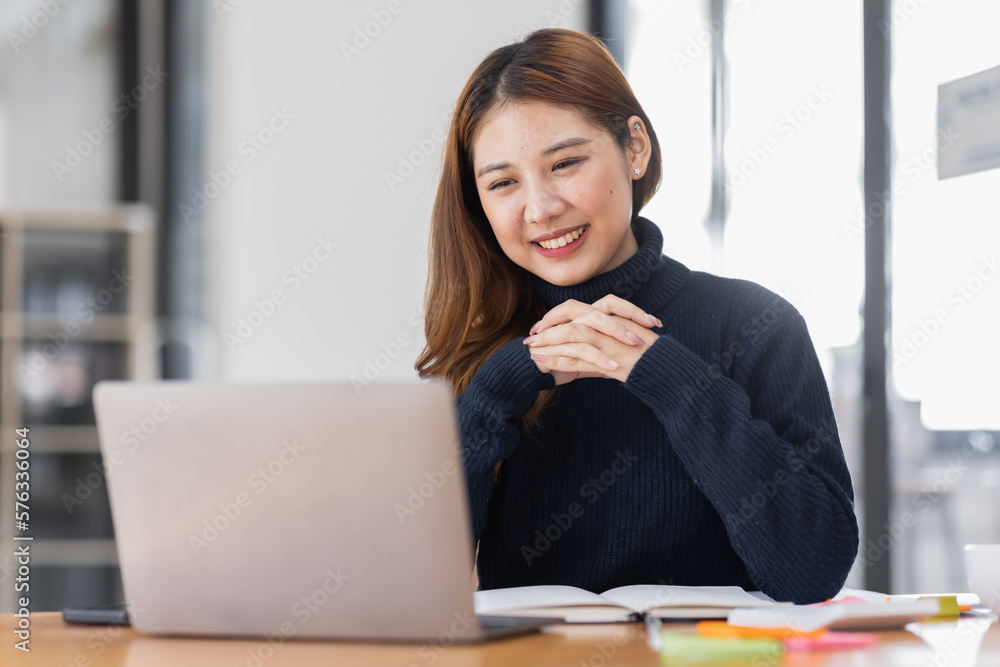 Asian Business woman using calculator and laptop for doing math finance on an office desk, tax, report, accounting, statistics, and analytical research concept
Asian Business woman using calculator and laptop for doing math finance on an office desk, tax, report, accounting, statistics, and analytical research concept