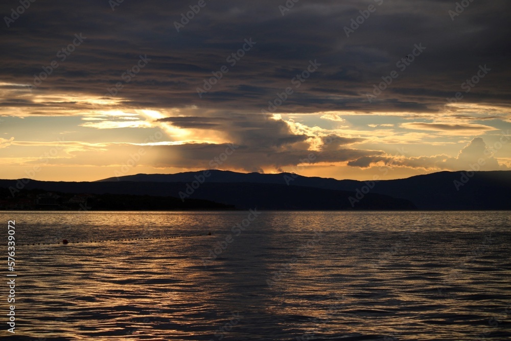 Naklejka premium sunset over the sea