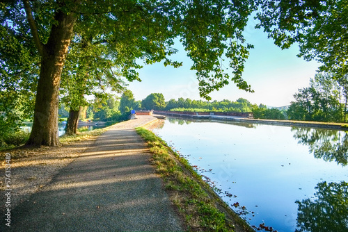 ciclabile sul canale de la Garonne