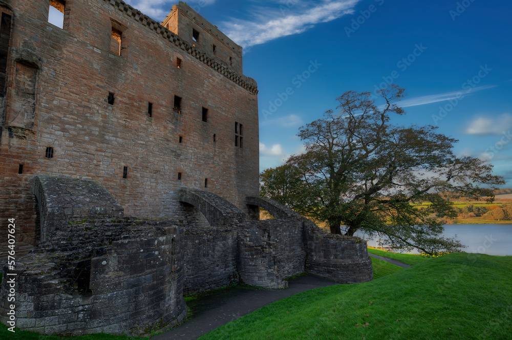 Linlithgow Palace is located in the Scottish town of Linlithgow, in the county of West Lothian, 24 kilometers northwest of Edinburgh.
