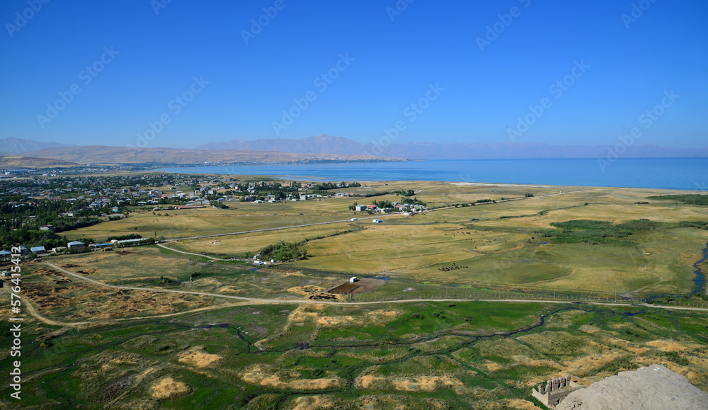 Naklejka premium Van Castle, located in the city of Van, Turkey, was built during the Urartian period. There are ancient settlements around.
