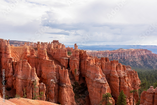 Queens Garden hiking trail with scenic view of massive steep hoodoo sandstone rock formation towers in Bryce Canyon National Park, Utah, USA. Barren desert landscape in natural amphitheatre in summer