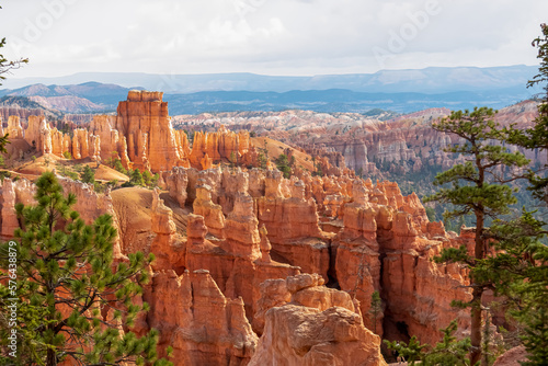 Queens Garden hiking trail with scenic view of massive steep hoodoo sandstone rock formation towers in Bryce Canyon National Park, Utah, USA. Barren desert landscape in natural amphitheatre in summer