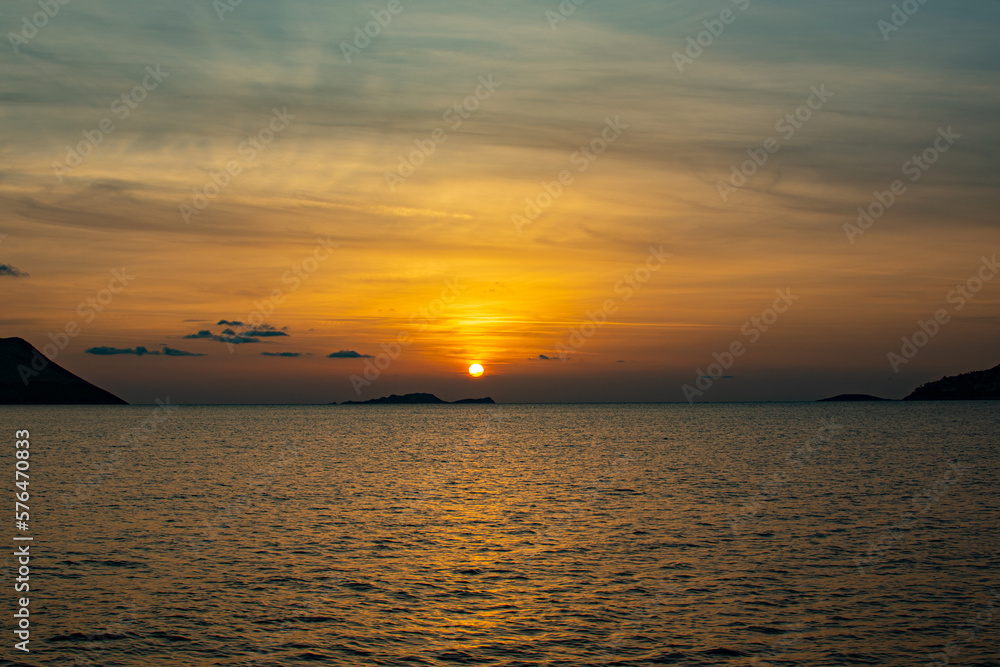 Fototapeta premium sunset over the sea
