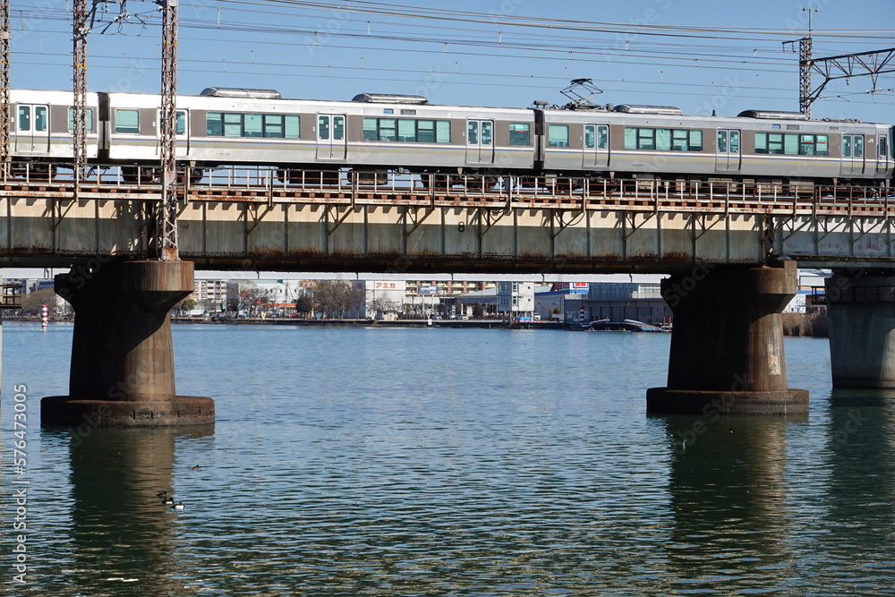 老朽化した鉄橋