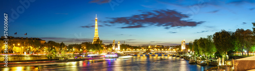 Canvas Print Paris at dusk. Panorama of river Seine