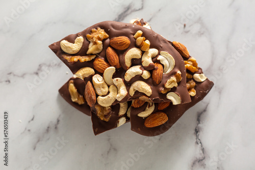 ナッツのチョコレート
