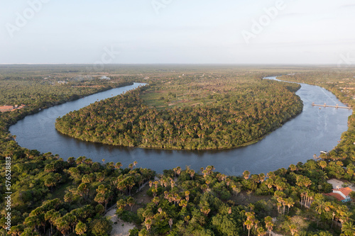 paisagem do rio preguiça vista por cima nos lençóis maranhenses