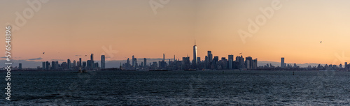Wide Angle Parnorama of New Jersey, Manhattan and Brooklyn at dawn © porqueno