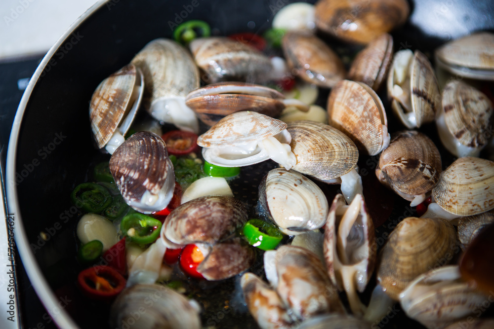 Today's menu is steamed clams with butter Today's menu is steamed clams with butter