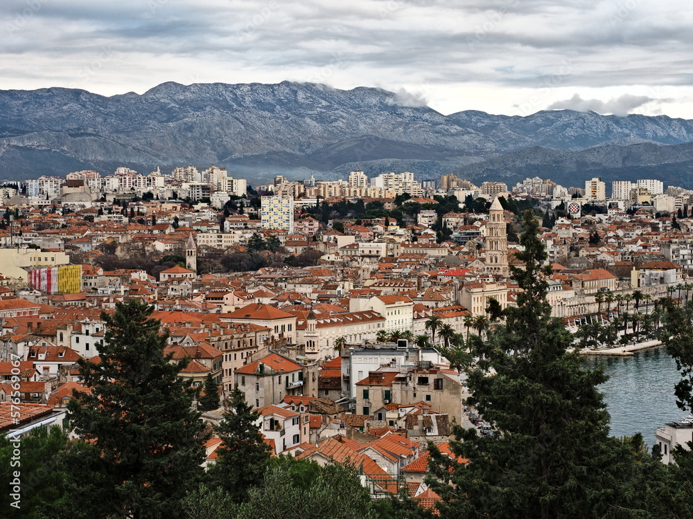 Fototapeta premium La ciudad de Split desde la altura, Croacia