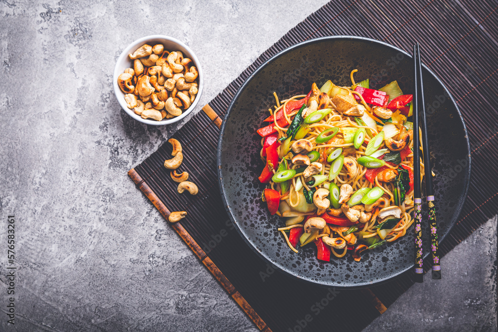 Stir Stir fry noodles with chicken, vegetables and roasted cashew nuts Stir Stir fry noodles with chicken, vegetables and roasted cashew nuts