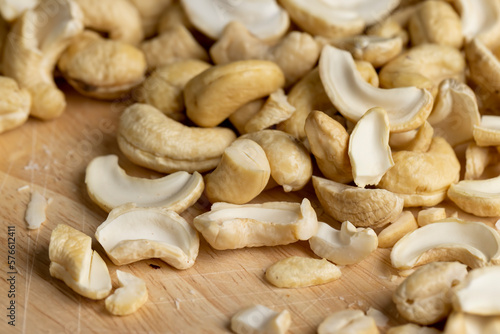 Peeled hard dried cashew nuts