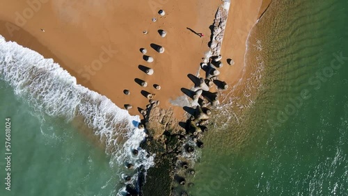 Vue drone Barre d'Étel en Bretagne France plage vacances vidéo aérienne