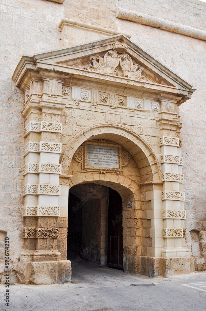 The main gate to Mdina, The Silent City, Malta, Europa.