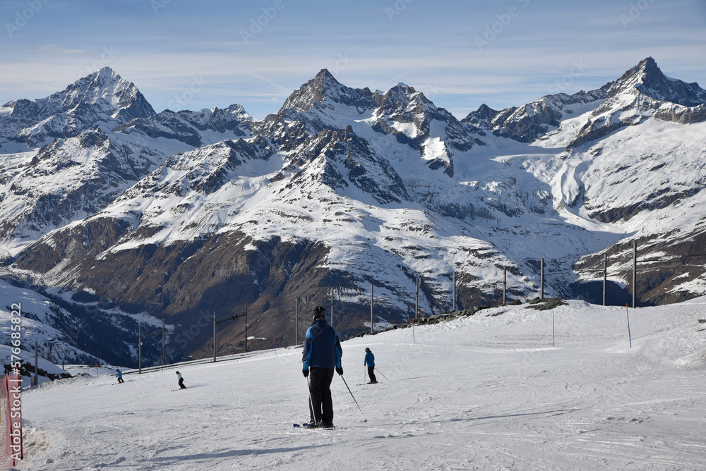 Skier à Zermatt en Suisse