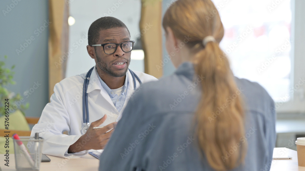 Obraz premium African Doctor Talking with Patient in Clinic